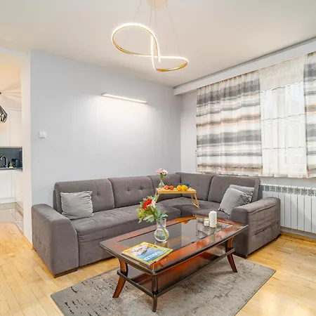 Penthouse In The Center - By Hosty 아파트